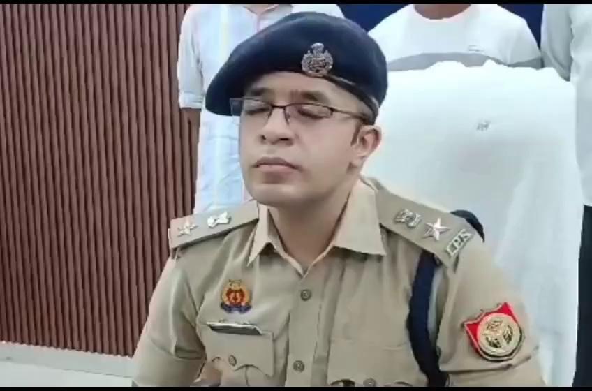 रायबरेली पुलिस अधीक्षक अभिषेक अग्रवाल ने नसीराबाद थाना क्षेत्र के अंतर्गत दलित युवक की गोली मारकर हुई हत्या के मामले में घटना का किया खुलासा