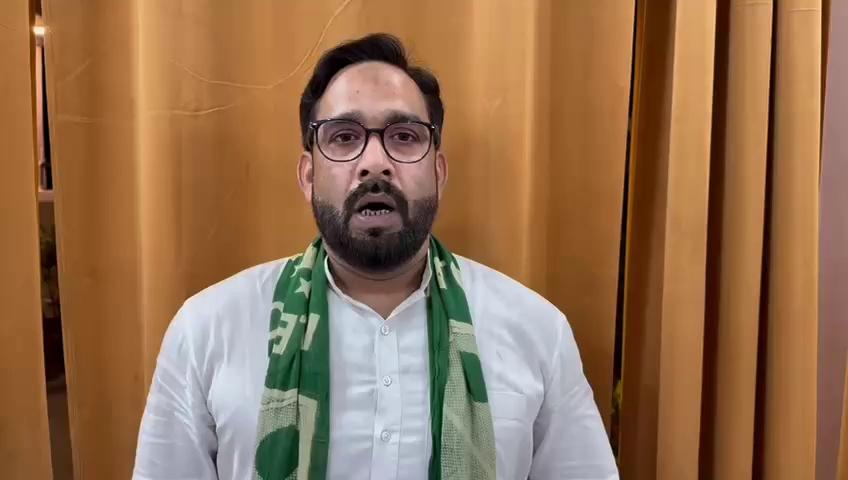 मुरादाबाद: हरियाणा में कांग्रेस की हार पर AIMIM यूपी के अध्यक्ष शौकत अली ने साधा निशाना कहा हिमाचल में कांग्रेस की सरकार और मंत्री मस्जिद तुड़वा रहे थे उसी परिणाम है हरियाणा नतीजे।