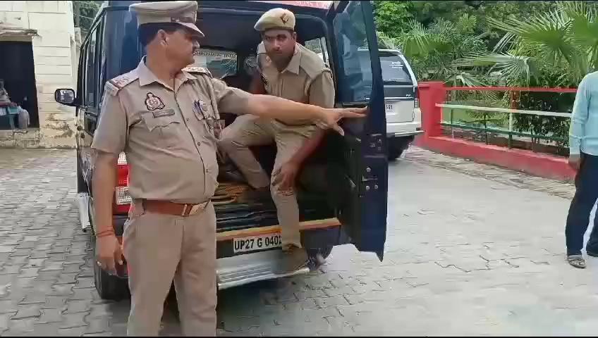 थाना जलालाबाद पुलिस को मिली बड़ी कामयाबी
1अभियुक्त को 1अवैध देशी पोनिया 315 बोर 2 जिन्दा कारतूस 315 बोर 2 खोखा 315 बोर के साथ द्विवेदी के ट्यूबवेल से किया गिरफ्तार