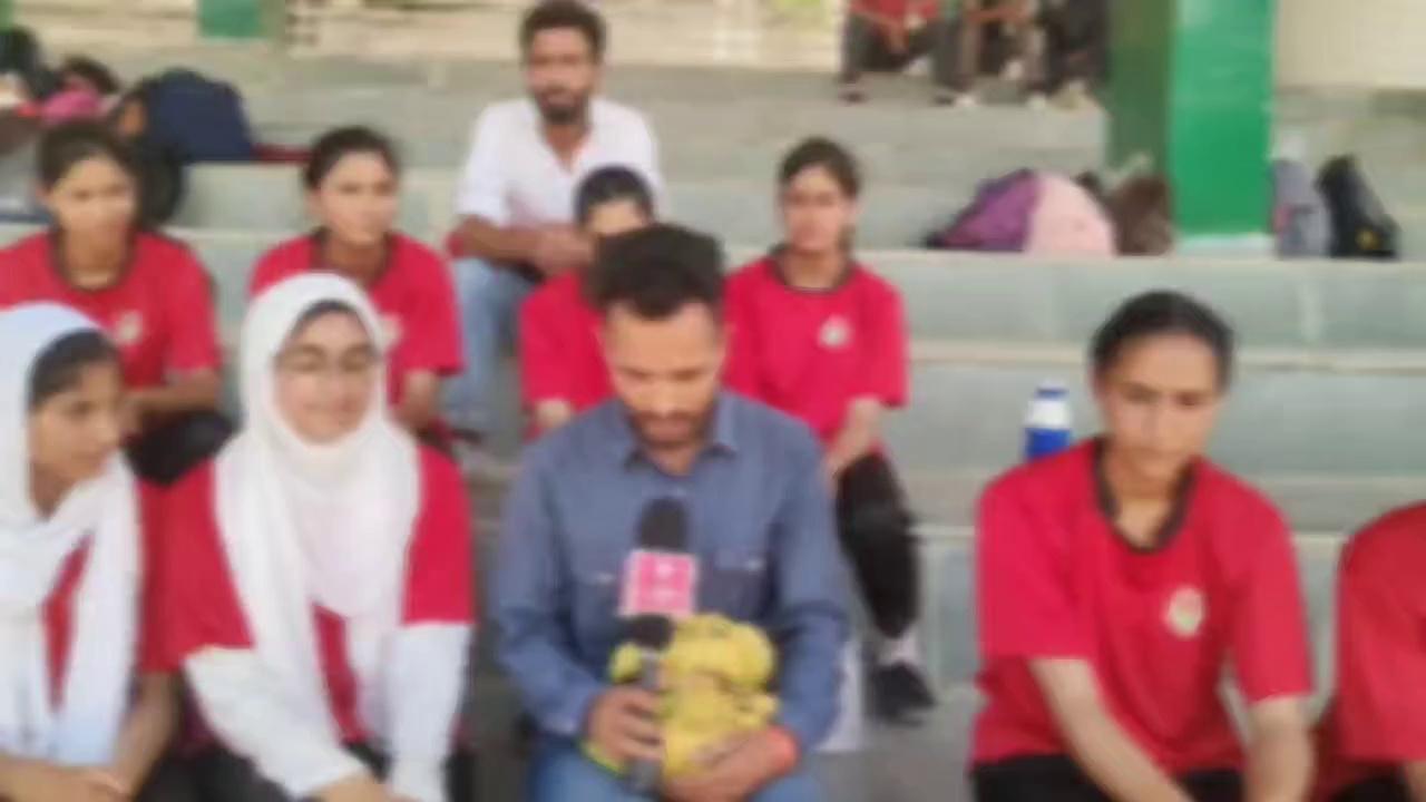 Kya app Ko Yaad Haan #Bachpana aur #Pahadon pa Khelna Wale Khel, #BBBP Ma Aye Marmat Ki Betiyon Na Yeh Bataya Suniye ?? Sulinder Parihar Sarazi Reports
YS&S Doda na Keye Sports Stadium Doda Ma Volleyball Girls Tournament.
District Administration DODA Dipr Doda District Youth Services And Sports Doda District Police Doda