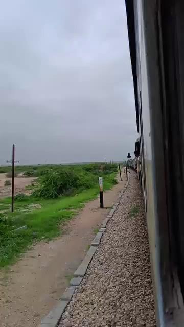 16 DN Karachi Express Slowly Passed Ranpathani Railway
Station 'Karachi Kotri Section'