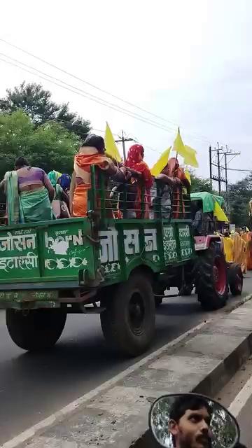 आज आदिवासी दिवस पर होशंगाबाद में रैली का आयोजन किया गया है काफी बड़ी मात्रा में