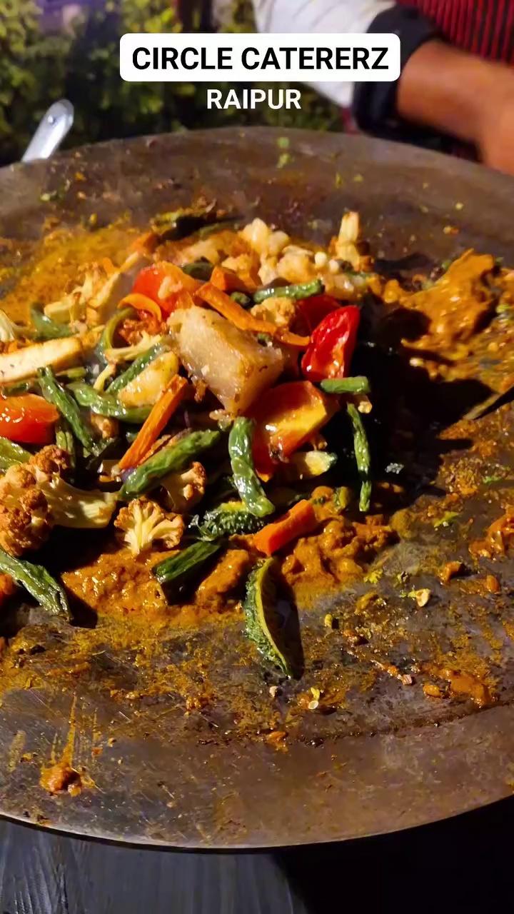 Nothing Can Beat Fresh Vegetables On Tawa With Indian Spices...mamamiaaa
I'm lovin' it
...
booking open for wedding catering,
call us on- 091119 55096