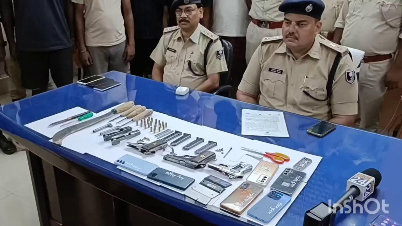 सुपौल पुलिस ने आर्म्स के साथ पांच अपराधी को किया गिरफ्तार, एसपी शैशव यादव ने दी जानकारी