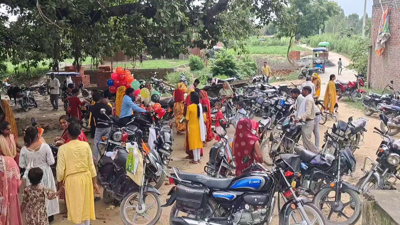 बस्तरमऊ तहसील सहावर कासगंज का महादेव मंदिर 100% सत्यता का प्रतीक आज सोमवार के दिन उमड़े अधिक संख्या में श्रद्धालु #Bakti
अच्छी
तस्वीर