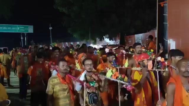 तीसरा सोमवारी पर बाबा बैजनाथ धाम की पावन नगरी देवघर में श्रद्धालुओं का लगा भीड़।