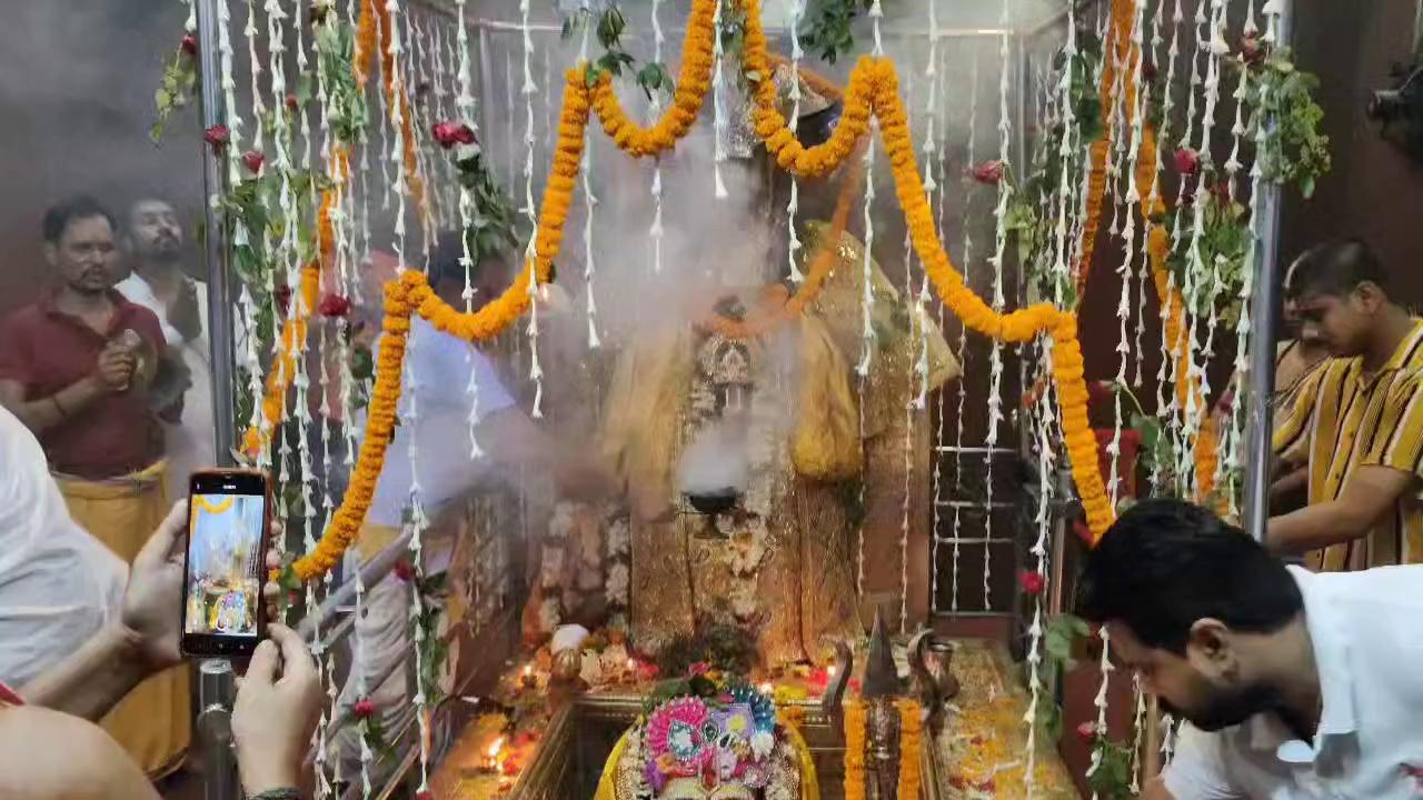 गौरी शंकर बाबा हरिहर नाथ प्रभु जी 01.08.2024 गुरुवार संध्या कालीन दिव्य श्रृंगार आरती दर्शन
Baba Hariharnath aarti darshan
