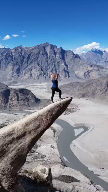 Masoor Rock traking Hussainabad Skardu Guest Sucie Cristina from Orastie