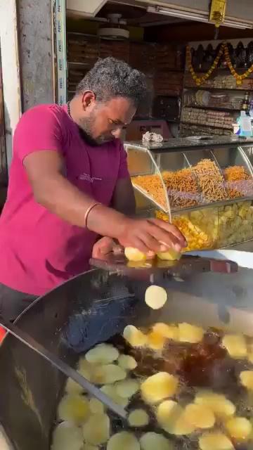 Ranjeet Anna makes Kerala style potato chips in Nashik