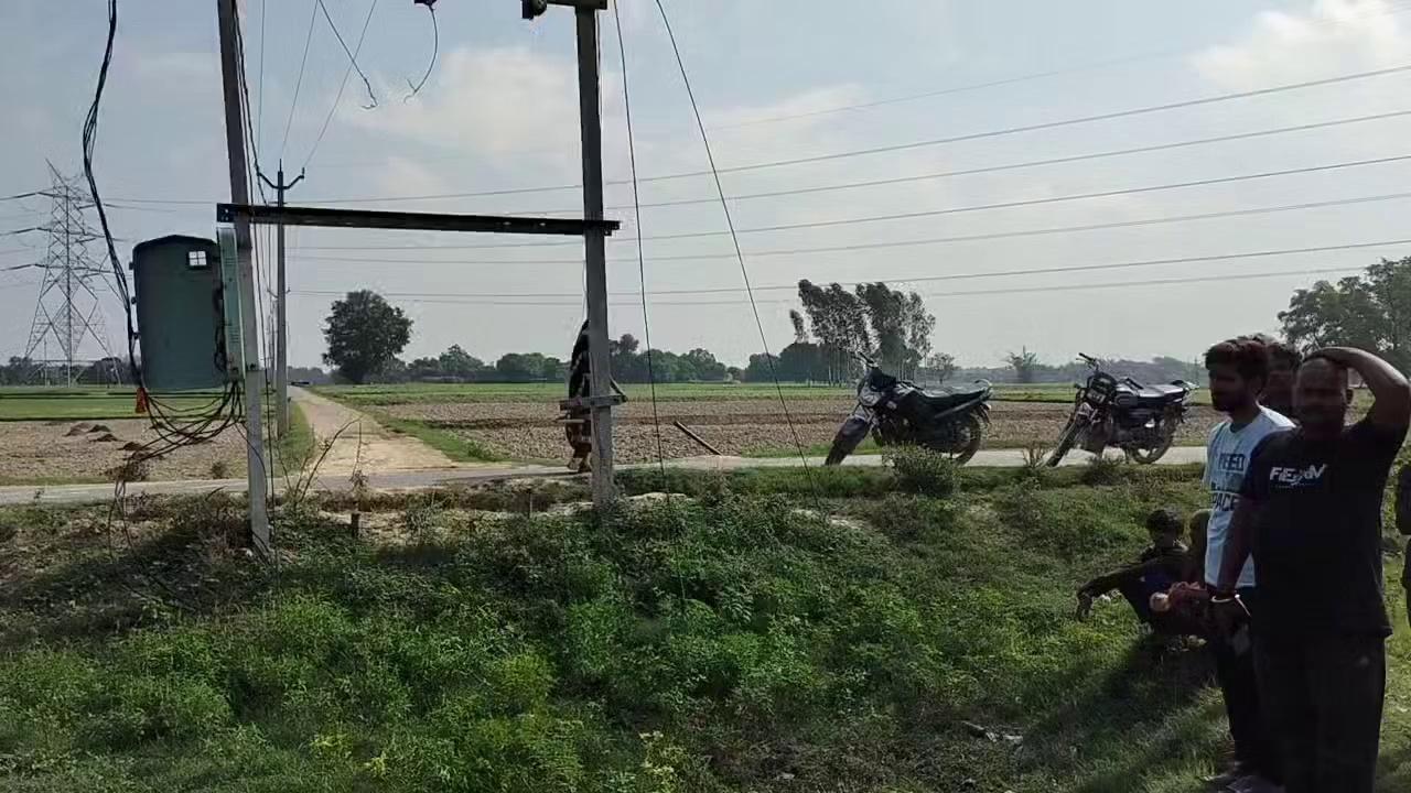 Breking:रामपुर थाना क्षेत्र के भरथीपुर दलित बस्ती में बीती रात 25 केवीए का ट्रांसफार्मर गायब, जेई ने थाने में दी तहरीर, पुलिस जांच में जुटी....