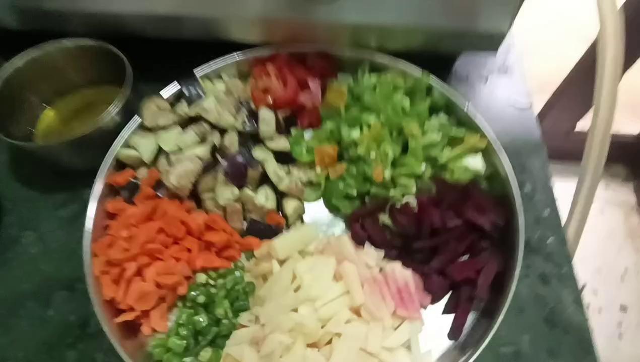 Mix veg ki sabji kisko kisko pasand hai aap jarur comment mein likhen