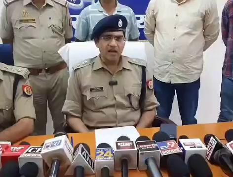 थाना सादाबाद पुलिस एवं SOG टीम द्वारा थाना सादाबाद क्षेत्रान्तर्गत फाइनेन्स कम्पनी के एजेन्ट से हुई कैश चोरी की घटना का सफल अनावरण करते हुये घटना की झूठी सूचना देने वाले वादी सहित 02 अभियुक्तों की गिरफ्तारी एवं बरामदगी के सम्बन्ध मे पुलिस अधीक्षक हाथरस की बाइट