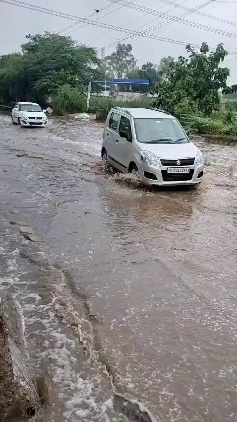 Traffic Alert
Traffic is affected on Mitraun Road, Najafgarh on both carriageway due to water logging and potholes on the road. Kindly plan your journey accordingly.