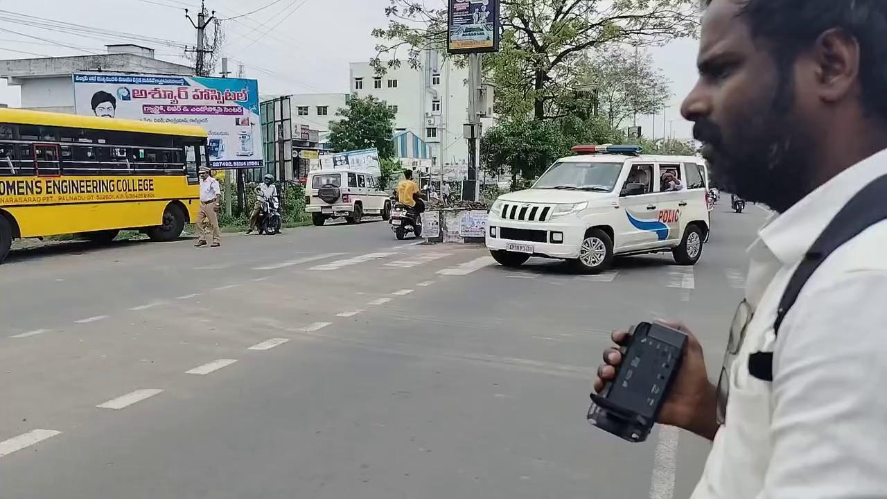 పల్నాడు జిల్లా నరసరావుపేట స్థానిక కొత్త రఘురామయ్య కాలేజీ నుండి MAM కాలేజీ సమస్త వారు ఈరోజు జాతీయ జెండా రూపకర్త 148వ జయంతి సందర్భంగా 100 అడుగుల జాతీయ జెండాను ర్యాలీగా బయలుదేరే కార్యక్రమం లో పాల్గొన్న శాసనసభ్యులు చదలవాడ అరవింద్ బాబు.