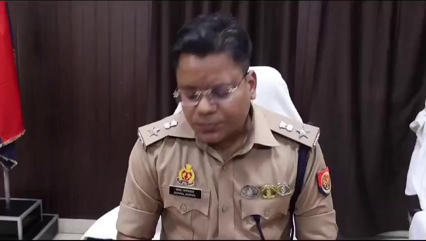 फतेहपुर- नवागत पुलिस कप्तान श्री धवल जायसवाल द्वारा जनपद में शान्ति एवं कानून व्यवस्था को बनाये रखने हेतु अपनाई जाने वाली रणनीतियों व प्रथमिकताओं के संबंध में दी गयी बाइट।