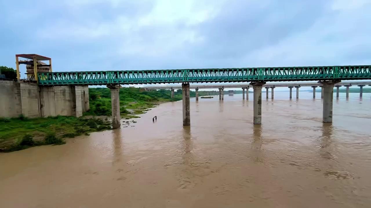 Chambal river || चंबल नदी अपने उफान पर || निचले इलाको को ख़ाली करा दिया गया है || Chambal dholpur