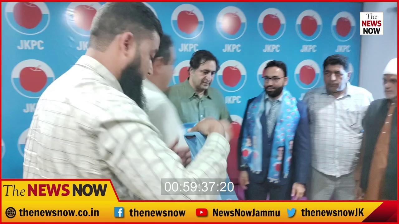 Academician from Lolab joins Jammu and Kashmir People's Conference
VIDEO & REPORT BY: Wajahat Shabir & Mohammad Syed Nayak