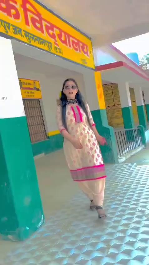 *सुल्तानपुर: प्राथमिक विद्यालय के सामने, रील बनाते हुए एक वायरल विडियो आया सामने* कादीपुर के प्राथमिक विद्यालय के सामने का वीडियो वायरल होने के बाद सोशल मीडिया पर, बेसिक शिक्षा अधिकारी उपेंद्र गुप्ता ने प्रकरण को संज्ञान में लिया है। खंड शिक्षा अधिकारी से तलब की है रिपोर्ट। कादीपुर के विजेथुआ प्राथमिक विद्यालय का है प्रकरण। *बीएसए उपेंद्र गुप्ता ने कहा*, "वीडियो में डांस कर रही महिला शिक्षिका है या कोई और, जांच के बाद किया जाएगा स्पष्ट।" followers