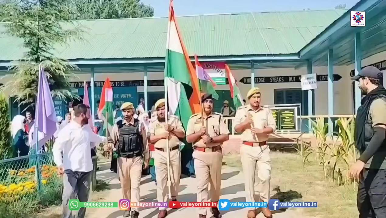 Bandipora police with Higher secondary school Hajin organises Tiranga Rally at Hajin