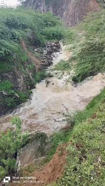 कंटालिया बांध ओवरफ्लो होने के बाद नदी में आता पानी।वीडियो पंडित राकेश जी व्यास सोजत रोड ने उपलब्ध करवाया।आभार।शानदार नजारा।