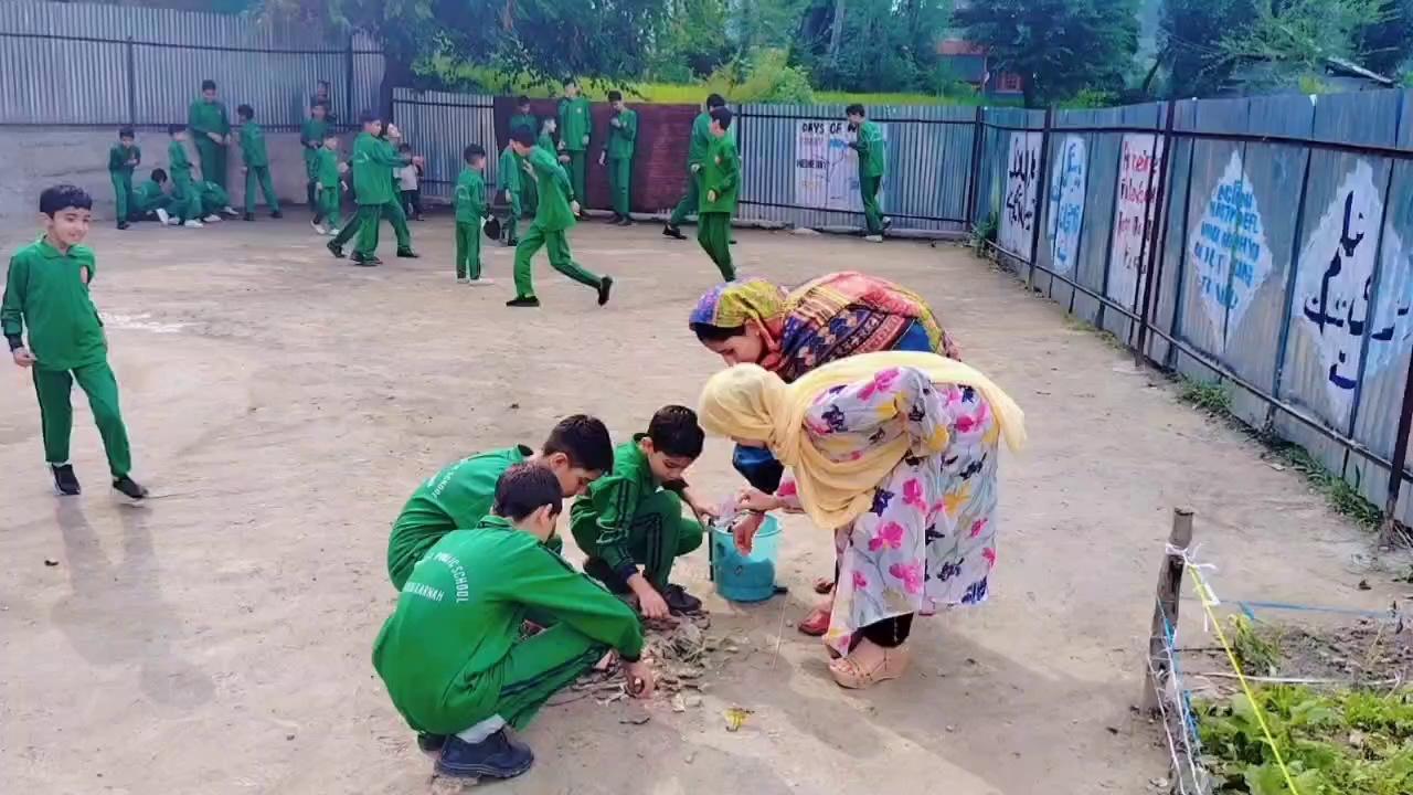 "Iqra Model Public School Kandi Karnah Leads Cleanliness Drive: Students and Staff Take Pledge to Keep School and Community Clean"