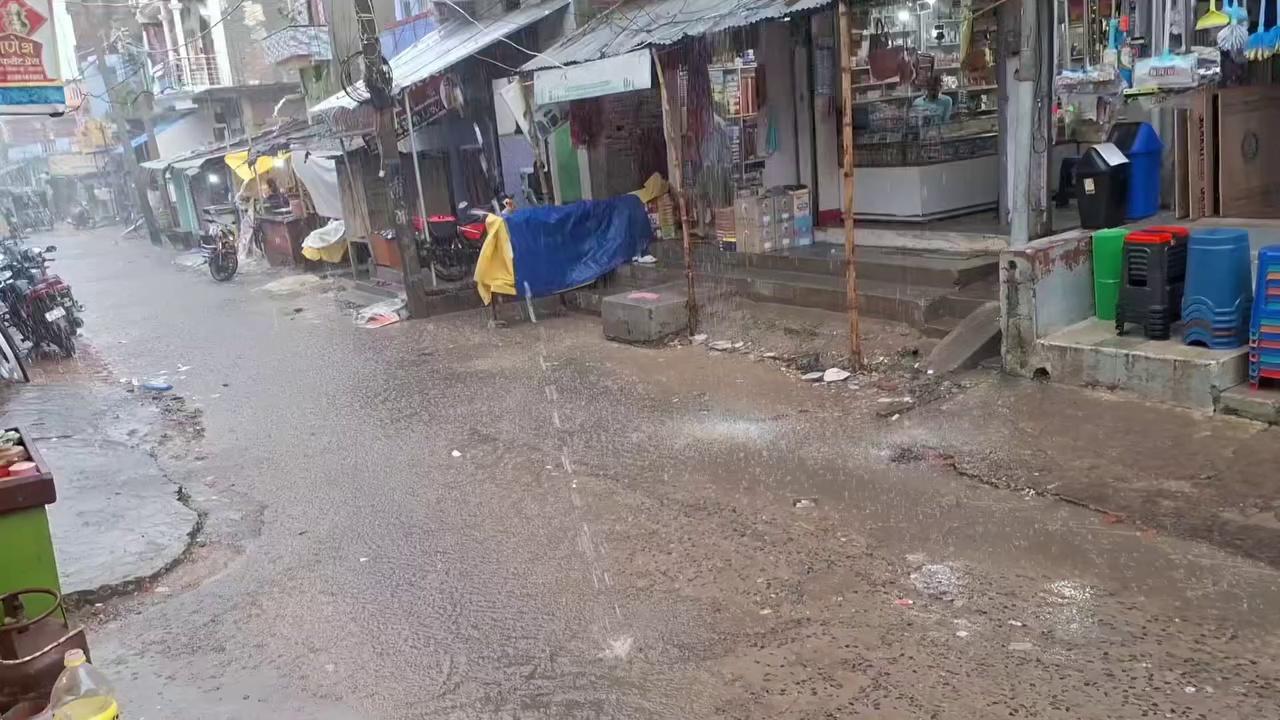 सिमरी बख्तियारपुर में लगातार बारिश...