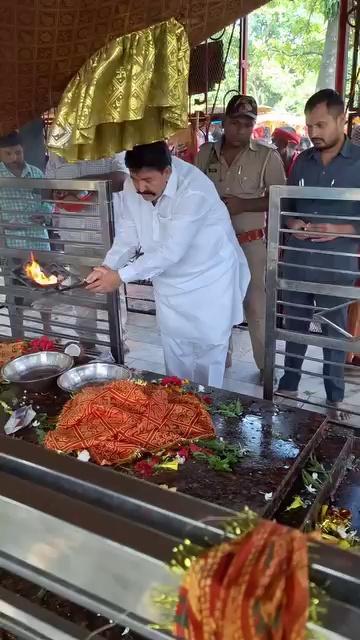 पूर्व मंत्री राधेश्याम सिंह पहुंचे माँ मदनपुर देवी स्थान