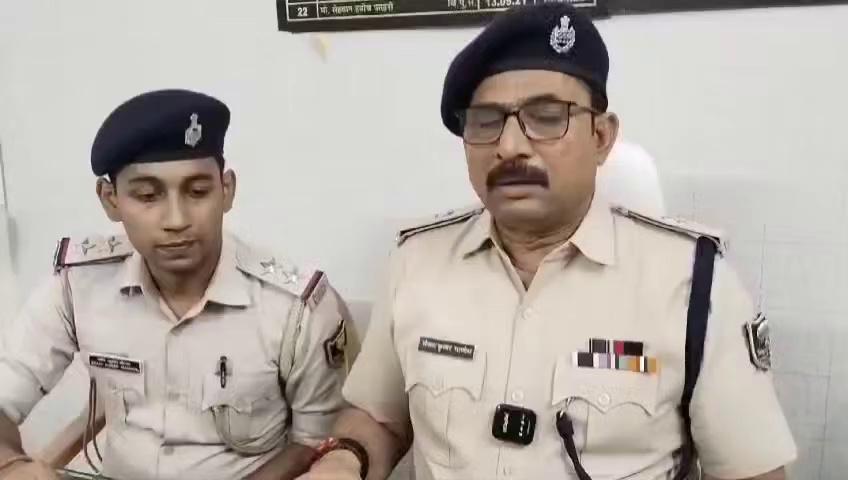 ताजपुर थाने की पुलिस ने 24घंटे के अंदर अनुराग हत्या का किया खुलासा, ASP संजय कुमार पांडेय ने दी जानकारी