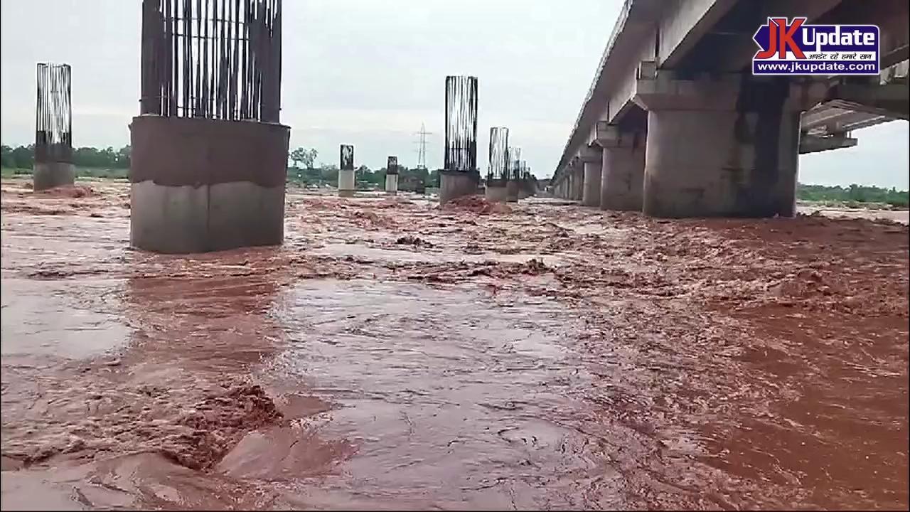 Ujj river flowing close to the danger mark in Kathua