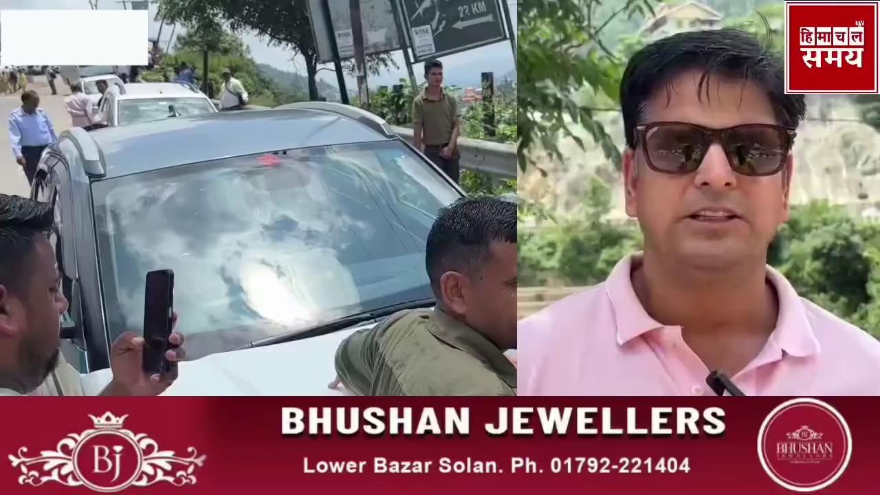 सोलन में अवैध रूप से चल रही टैक्सी चालकों पर शिकंजा बघाट टैक्सी आपरेटर यूनियन ने पुलिस की सहायता से पकड़े निजी वाहन