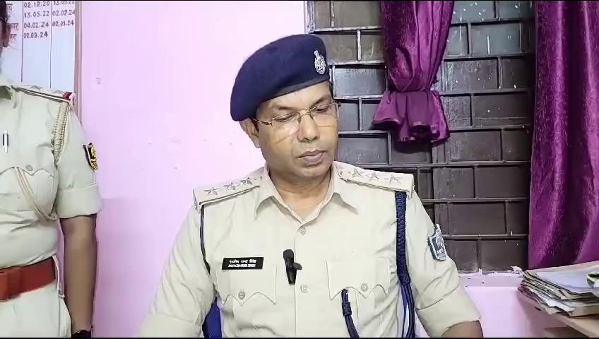 भोजपुर पुलिस अधीक्षक महोदय के निर्देशानुसार बिहीया थाने में दुष्कर्म के मामले में मुख्य अभियुक्तों को दो दिन के अंदर गिरफ्तारी के संबंध में प्रेस ब्रीफिंग की गई।