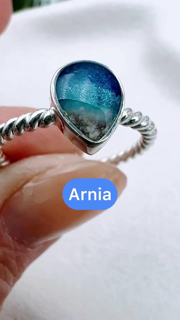 Arnia holds the ashes of someone so loved in this pretty ocean scene.
The perfect tribute to someone that loved to be at the beach relaxing with their dog, fishing or perhaps surfing.