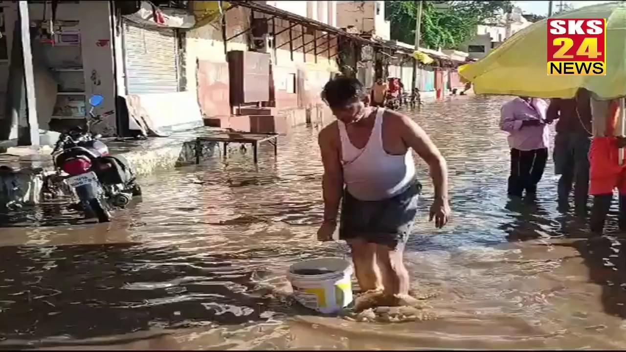 चित्रकूट, उत्तर प्रदेश: भारी बारिश के बाद मंदाकिनी नदी का जलस्तर बढ़ा।