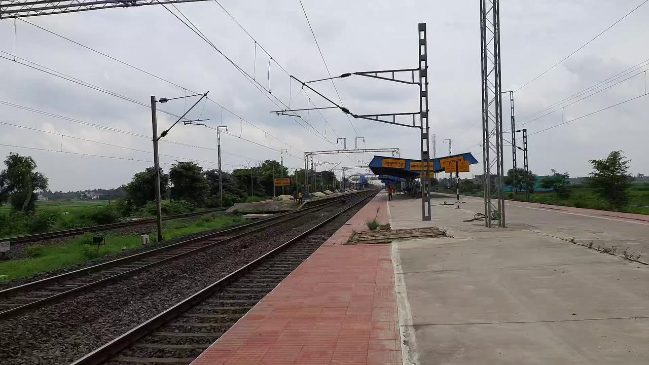 Itarsi WAP7 Howrah Jabalpur Shaktipunj Express passing MDSE