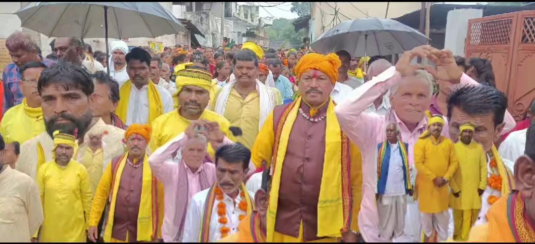 भारत वासियों मूल वासी आदिवासी जनजातीय समाज का पर्व मनाने नर्मदापुरम कोठरा ग्राम में