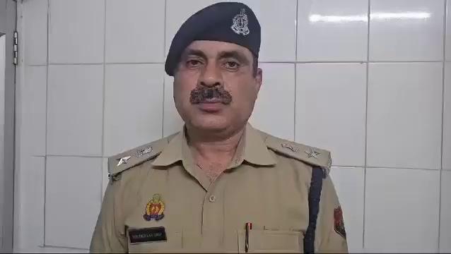 पुलिस की गाड़ी में धक्का देकर भागे बदमाश पकड़े जाने के बाद पुनः भाग गए
जौनपुर पुलिस के अनुसार शाम पुलिस ने किया इनकाउंटर घायल अवस्था में भेजे गए अस्पताल