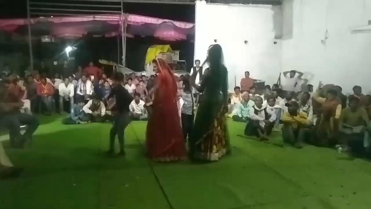 ग्राम इकोदिया तहसील सिरोंज जिला विदिशा मध्य की विशाल चुनरी यात्रा का रात्रि समय विश्राम बड़ा दीपना खेड़े में गम्मत भजन का कार्यक्रम दिनांक 9,, 8,,, 2024 दिन शुक्रवार गायक कलाकार राकेश कुशवाहा ढोलक मास्टर मुस्ताक भाई सूरदास एवं नाच करने वाले लालू कुशवाहा एवं गोलू अहिरवार के द्वारा रात्रि में जानकी मैया के भजनों पर प्रस्तुतिदी रात्रि विश्राम की व्यवस्थापक सुरेंद्र रघुवंशी एवं सरपंच साहब अजय रघुवंशी के द्वारा भरपूर व्यवस्था की गई जय जानकी मैया करीला धाम