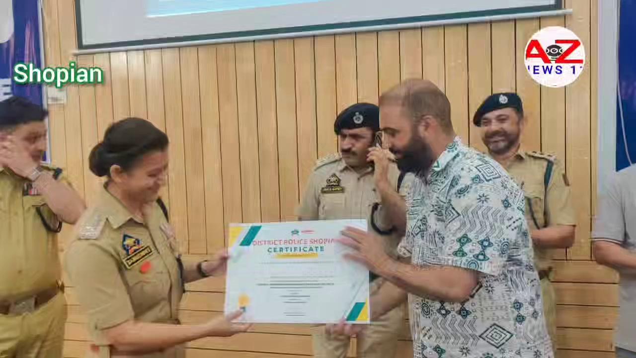#watch District Police Shopian Organises One day awareness Program on Cyber Awesomeness Empowering individuals against Cyber Threats.
Don't get trap in scams, be aware...SSP Shopian Tanushree IPS District Administration Shopian AZ News 11 top fans Muzamil Yaqoob