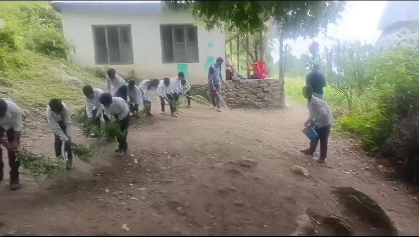 Doda August 05- Cleanliness drive held at Government Middle School Halaran Zone Bhatyas.
Staff and students cleaned the path,School premises and surrounding area of the school making strong message to the community about the clean and healthy environment.
#swachhatapakhwada2024 #CleanIndiaGreenIndia #cleaningmotivation #CleanlinessDrive #shuchitasangram #swachhbharatmission
Ministry of Education School Education Department, J&K Samagra Shiksha, J&K NEWS- Directorate Of School Education Jammu District Administration DODA Dipr Doda