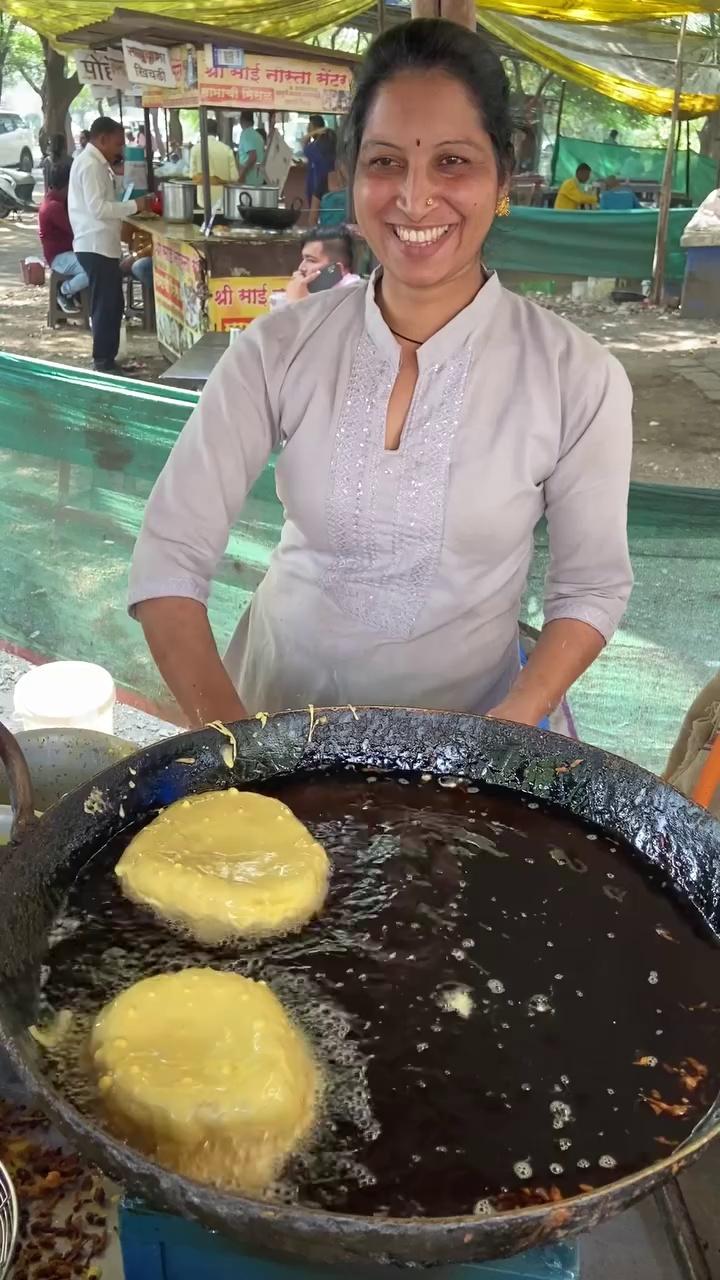 Vada Pav Queen of Nashik | 1200 Vada Pav Sell Everyday | Indian Street Food