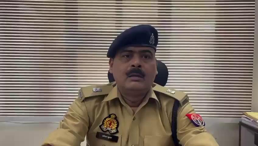 #LUCC_Scam #LalitpurPolice
थाना कोतवाली ललितपुर पुलिस , साइबर थाना व स्वाट टीम द्वारा LUCC नाम की चिटफंड कम्पनी बनाकर षडयन्त्र पूर्वक कूटरचित दस्तावेज तैयार कर लोगों के साथ हजारों करोड़ रूपये की धोखाधड़ी करने वाले अभियुक्त राहुल तिवारी को किया गया गिरफ्तार, इस सम्बन्ध में अपर पुलिस अधीक्षक की बाइट