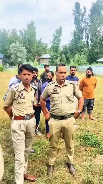 J&K Police District Ganderbal in collaboration with Forest department started plantation drive as a part of the campaign “Ek Ped Shahdoun Key Naam”* in the jurisdiction of PS Safapora in which saplings of different species of plants were planted at *Eid-Gah Safapora and Eid-Gah Pehlipora* in the loving memory of *Martyr Ct. Fayaz Ahmad & Martyr SPO Abdul Rashid.*