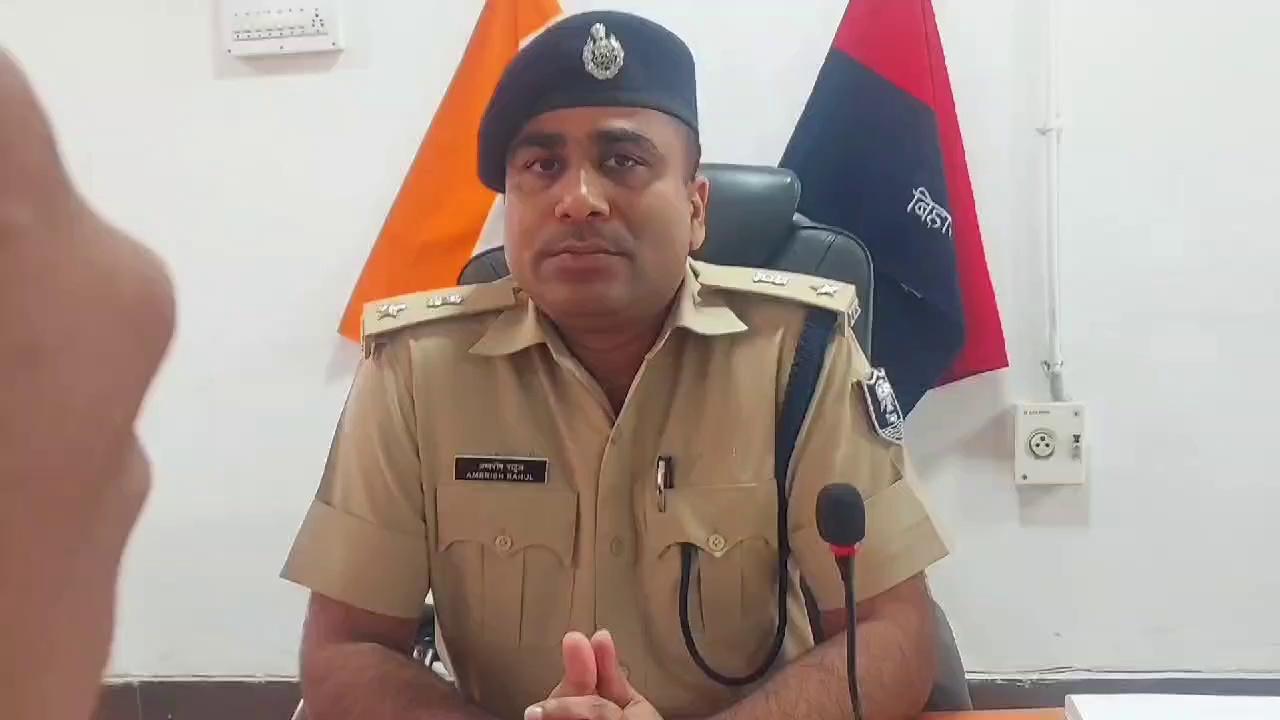 औरंगाबाद पुलिस ने चार चैन स्नैचर को किया गिरफ्तार,जानकारी देते एसपी अंबरीश राहुल