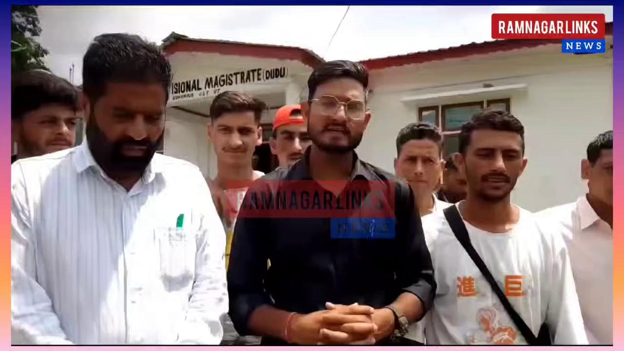 Injustice is being done to the students of rural area of Tehsil Latti of District Udhampur. Local people submitted memorandum to SDM Dudu regarding the increasing shortage of teachers in government schools.