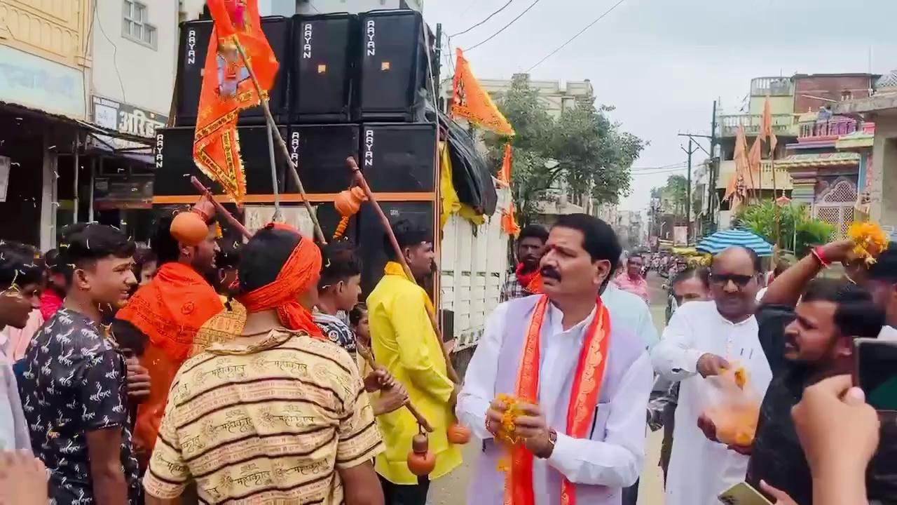 आज गोटेगांव नगर में ठाकुर बाबा मंदिर के पास कांवड़ यात्रा का स्वागत किया एवं कांवड़ यात्रा में सम्मिलित होकर आशीर्वाद लिया।