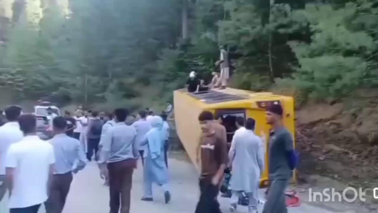 SCHOOL BUS ACCIDENT IN KUPWARA
A school bus bearing registration number JK15A-4857, belonging to Green Land Public School, Bandipora, met with an accident near TP Chowkibal, Kupwara.
ALL STUDENTS ARE SAFE
Thankfully, all the students on board are reported to be safe, and have been rescued to safety.