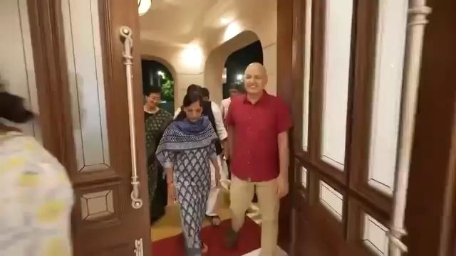 17 महीने जेल में बिताने के बाद माननीय सुप्रीम कोर्ट ने आज Manish Sisodia जी को जमानत पर रिहा किया, यह कैसा न्याय है जहां गुनाह से पहले इतनी बड़ी सजा, जरा सोचो यदि कल को यह बेगुनाह साबित हो गए तो इनके 17 महीने की प्रताड़ना, 17 महीनों के अनमोल पल, 17 महीने उनके परिवार में जो परेशानियां उठाई होगी एवं उनके परिवार की मानसिक परेशानी इन सबका हिसाब कौन देगा, जरा बताइए ?