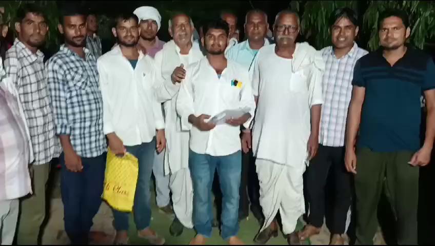 Wazirpur Gangapur city: समाजिक कार्यकर्ता आदिवासी पिन्टू बडौली व युवा शक्ति टीम ने उपखंड वजीरपुर की 16 विभिन्न समस्याओं से संभागीय आयुक्त सांवरमल वर्मा को अवगत करवाया।