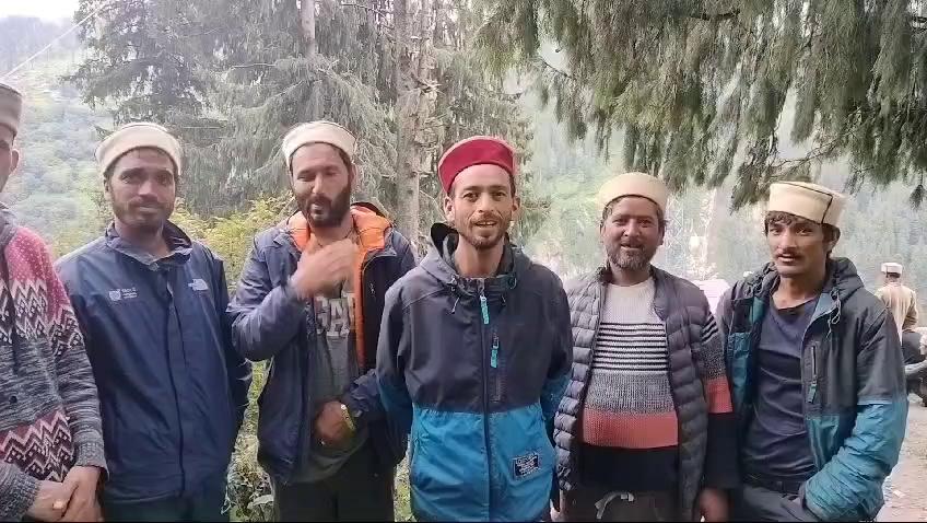 #NewsMission
#Kullu
मलाणा वासी हेलीपैड बनाने के लिए कर रहे कार्य प्रशासन सरकार राशन सामग्री के लिए मदद करें -रामजी ,उपप्रधान ग्राम पंचायत मलाणा
Sunder Singh Thakur Bhuvneshwar Gaur Sukhvinder Singh Sukhu Surender Shourie Lokender Kumar MLA Hans Raj Jairam Thakur Ses Ram Azad Karun Jain Kullu Police All Rounder Puran Himachali Radio Naggar 89.6 FM Maheshwar Singh Rajput Lucky Soni