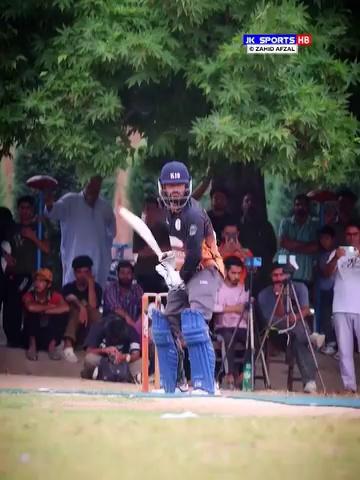 Game changing over bowled by young & energetic bowler #FaisalMalik during Yaripora premier league.